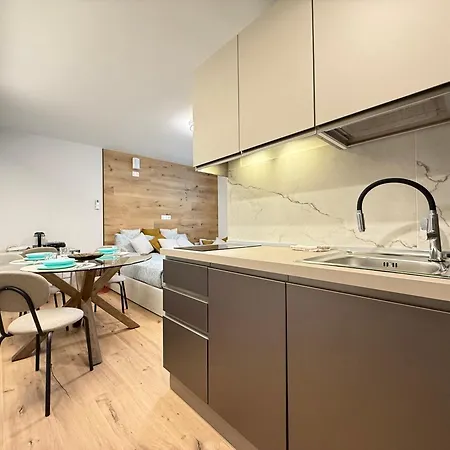 Alfierib - Netflix-parking-supermarket-centro Daire Bergamo