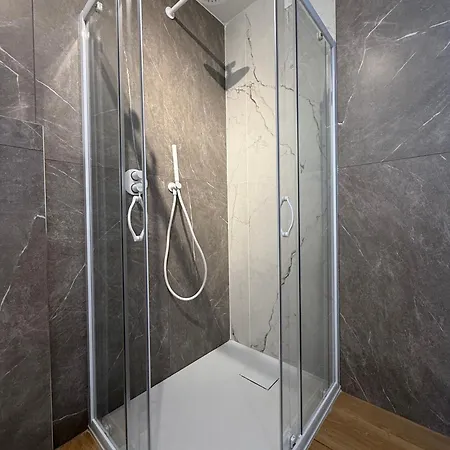 Alfierib - Netflix-parking-supermarket-centro Daire