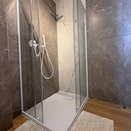 Daire Alfierib - Netflix-parking-supermarket-centro Bergamo