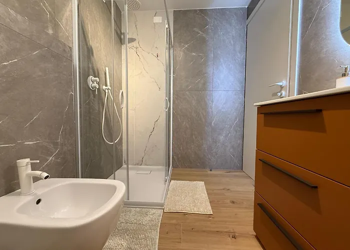 Alfierib - Netflix-parking-supermarket-centro