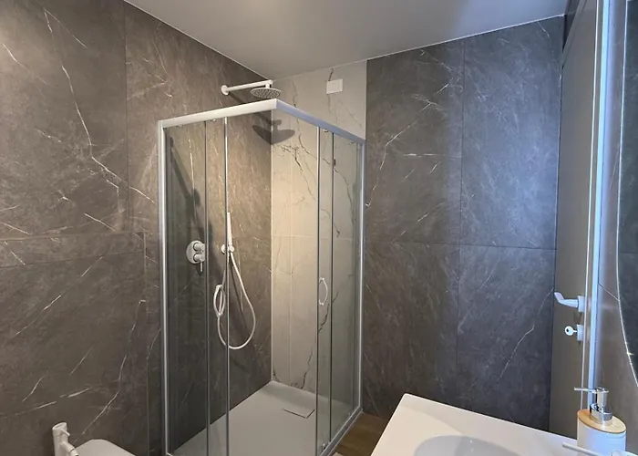 Alfierib - Netflix-parking-supermarket-centro *